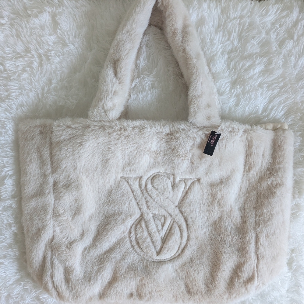 ❄️ Victoria's secret tote! NWT ❄️